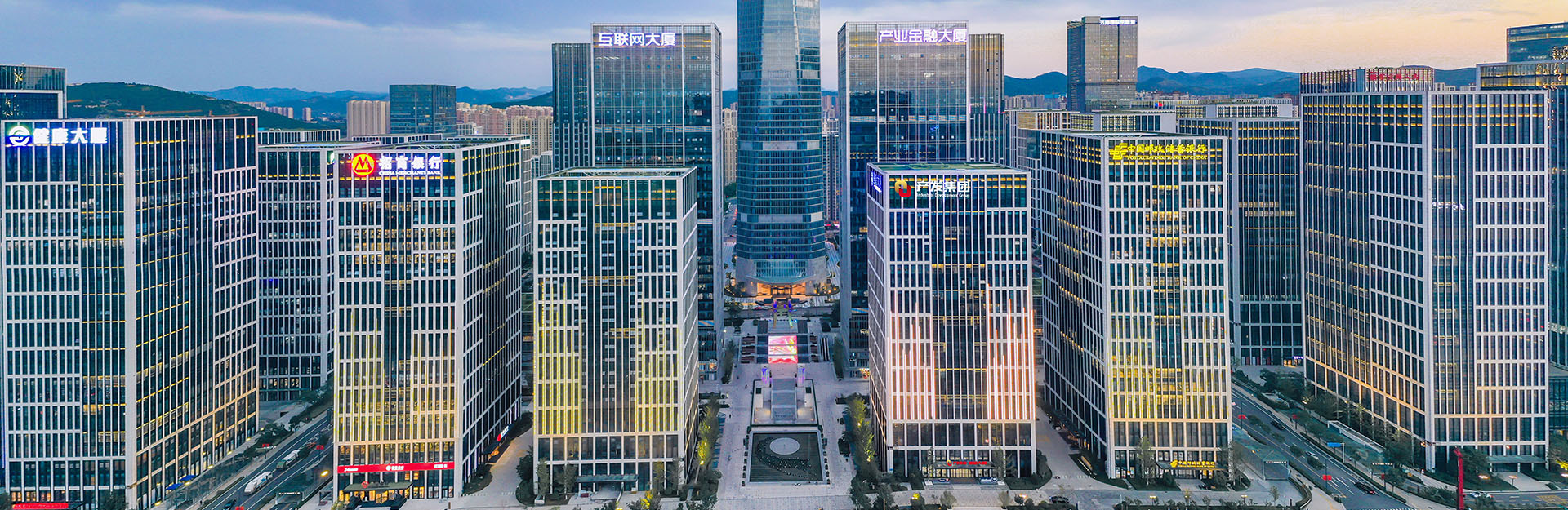 久久久久国产一区二区三区_久久精品亚洲_久久成人在线_九九精品久久轮播图